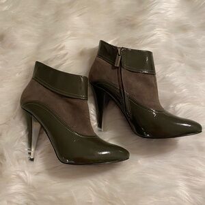 Just Sweet Olive Green Suede/patten leather ankle boots Sz 7